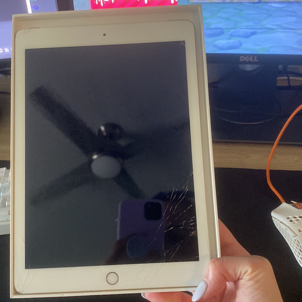 iPad 7th gen 32 GB - Picture 2 of 5